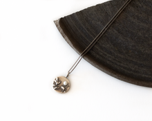 Load image into Gallery viewer, Silver Botanical Necklace with Freshwater Pearl