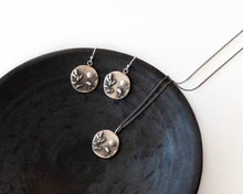 Load image into Gallery viewer, Silver Botanical Necklace with Freshwater Pearl