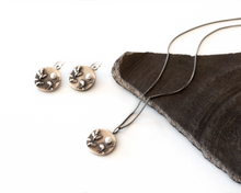 Load image into Gallery viewer, Silver Botanical Necklace with Freshwater Pearl