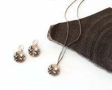 Load image into Gallery viewer, Botanical Pearl Earrings