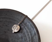 Load image into Gallery viewer, Sterling Silver Botanical Pearl Necklace