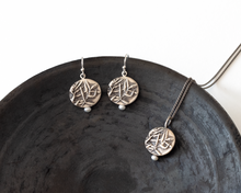 Load image into Gallery viewer, Sterling Silver Botanical Pearl Earrings