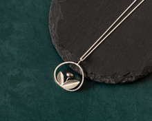 Load image into Gallery viewer, Floral Silver Necklace with Freshwater Pearl