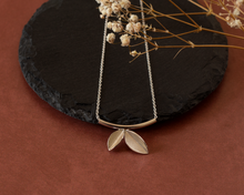 Load image into Gallery viewer, Dainty Sterling Silver Leaf Necklace