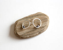Load image into Gallery viewer, Silver Earrings with Dark Freshwater Pearls