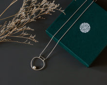 Load image into Gallery viewer, Silver Necklace with White Freshwater Pearl