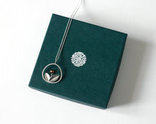 Load image into Gallery viewer, Floral Silver Necklace with Freshwater Pearl