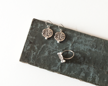 Load image into Gallery viewer, Silver Botanical Ring with Pearls
