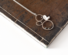 Load image into Gallery viewer, Floral Silver Necklace with Freshwater Pearls
