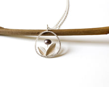 Load image into Gallery viewer, Floral Silver Necklace with Freshwater Pearl
