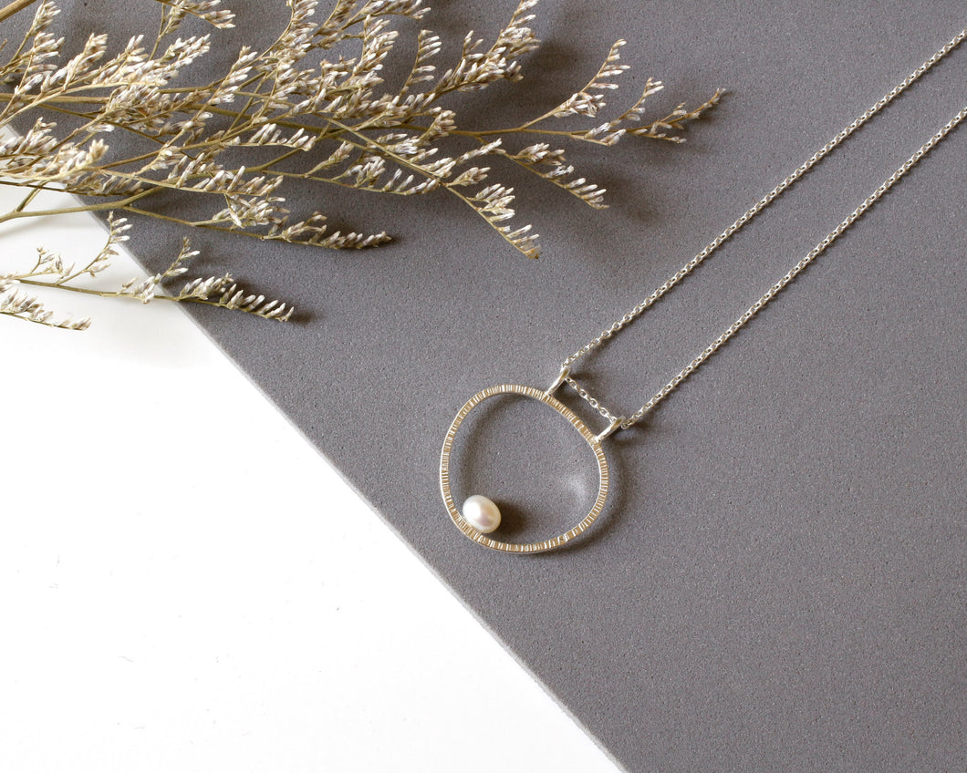 Minimalist silver & pearl necklace